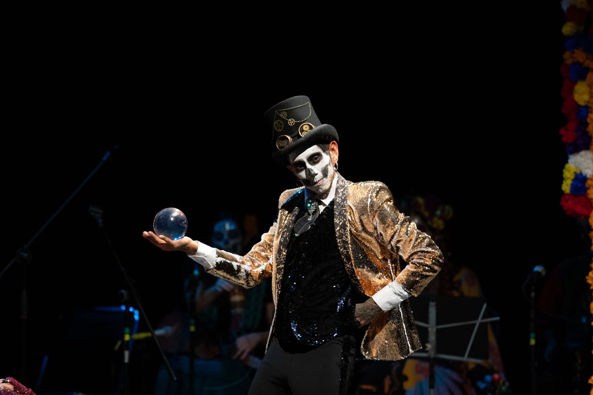 Circus show for dia de muertos in Mexico City
